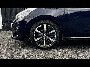 Peugeot 208 thumbnail