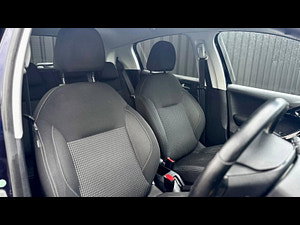 Peugeot 208 thumbnail