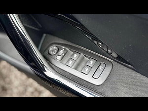 Peugeot 208 thumbnail