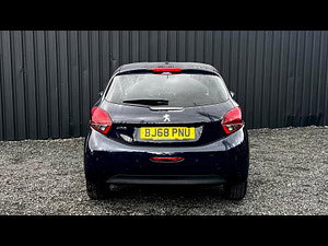 Peugeot 208 thumbnail