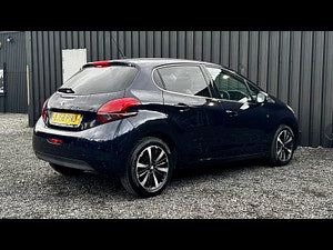 Peugeot 208 thumbnail
