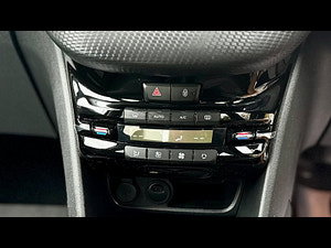 Peugeot 208 thumbnail