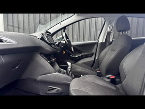 Peugeot 208 thumbnail