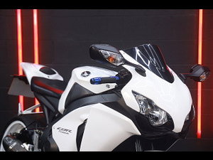 Honda CBR1000RR Fireblade thumbnail