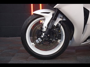 Honda CBR1000RR Fireblade thumbnail