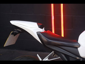 Honda CBR1000RR Fireblade thumbnail