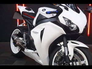 Honda CBR1000RR Fireblade thumbnail
