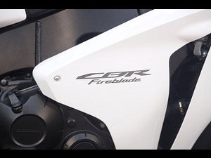 Honda CBR1000RR Fireblade thumbnail