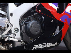 Honda CBR900RR Fireblade thumbnail