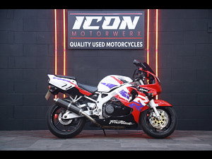 Honda CBR900RR Fireblade thumbnail