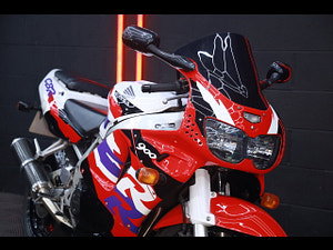 Honda CBR900RR Fireblade thumbnail