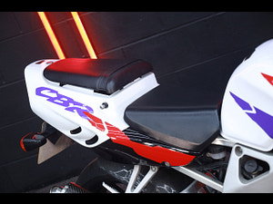 Honda CBR900RR Fireblade thumbnail