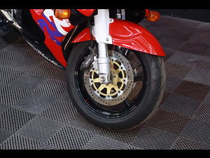 Honda CBR900RR Fireblade thumbnail
