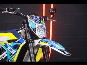 HUSQVARNA 701 Supermoto thumbnail