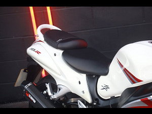 Suzuki GSX1300R Hayabusa thumbnail