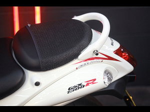 Suzuki GSX1300R Hayabusa thumbnail