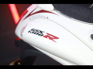 Suzuki GSX1300R Hayabusa thumbnail