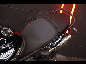 Triumph Street Triple 675 thumbnail