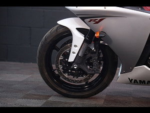Yamaha R1 thumbnail