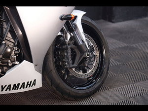 Yamaha R1 thumbnail