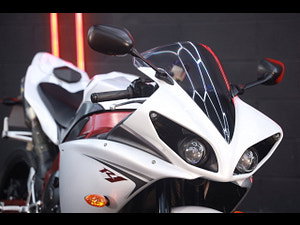 Yamaha R1 thumbnail
