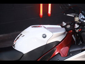 Yamaha R1 thumbnail