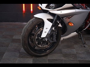 Yamaha R1 thumbnail