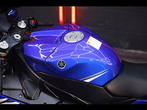 Yamaha R1 thumbnail