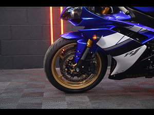 Yamaha R1 thumbnail