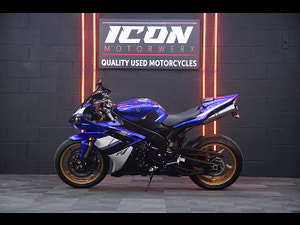 Yamaha R1 thumbnail