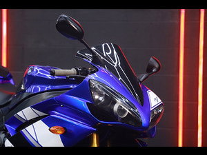 Yamaha R1 thumbnail