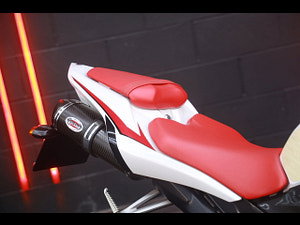 Yamaha R1 thumbnail