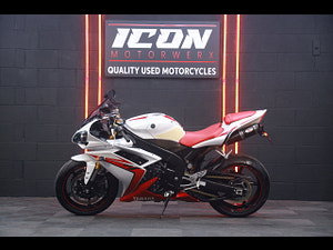Yamaha R1 thumbnail