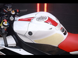 Yamaha R1 thumbnail