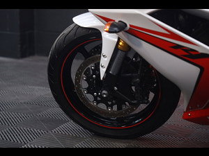 Yamaha R1 thumbnail