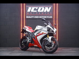 Yamaha R1 thumbnail