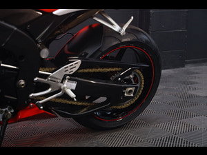 Yamaha R1 thumbnail