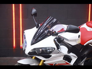 Yamaha R1 thumbnail