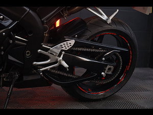 Yamaha R1 thumbnail