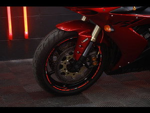 Yamaha R1 thumbnail