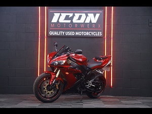 Yamaha R1 thumbnail