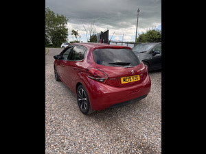 Peugeot 208 thumbnail