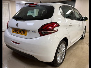 Peugeot 208 thumbnail