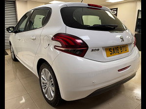 Peugeot 208 thumbnail