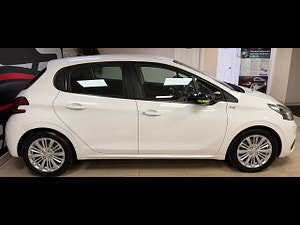 Peugeot 208 thumbnail