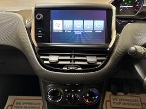 Peugeot 208 thumbnail
