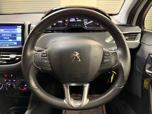 Peugeot 208 thumbnail