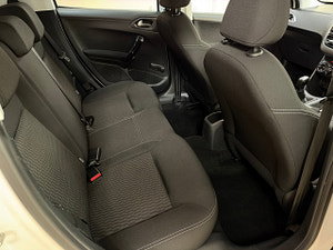 Peugeot 208 thumbnail