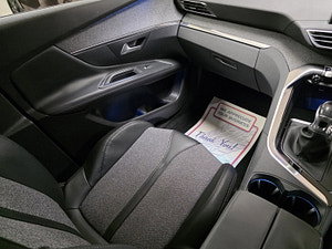 Peugeot 3008 thumbnail