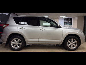 Toyota RAV4 thumbnail